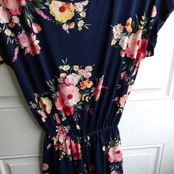 ✨Super cute Romper✨ - Picture 2 of 7
